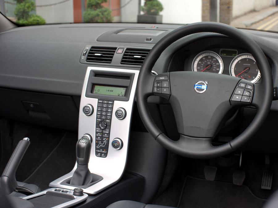  Volvo C70 D3 2010 года  (UK) (фото 2 из 11)